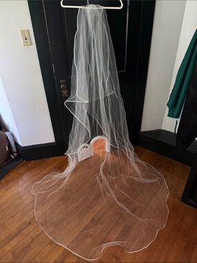 Sara Gabriel Stella White Tulle Veil Chapel Length 95” Structured Fountain Shape